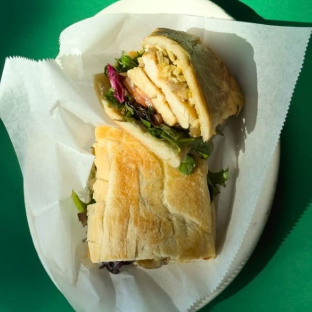 Sandwich De Pollo.