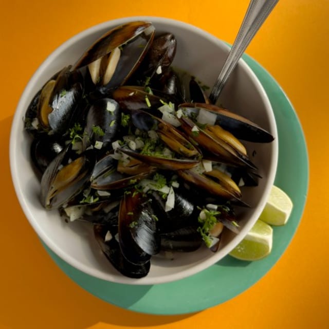 Mussels in Garlic and Wine.