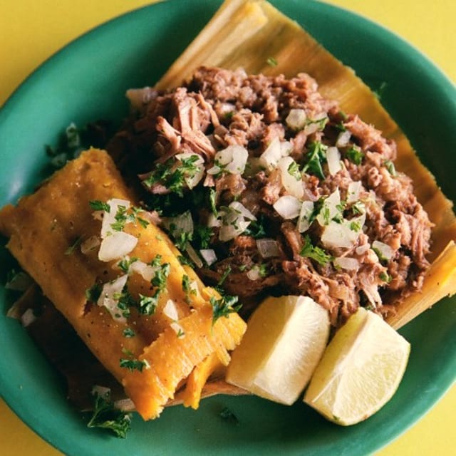 Tamal en Hoja Y Lechón.